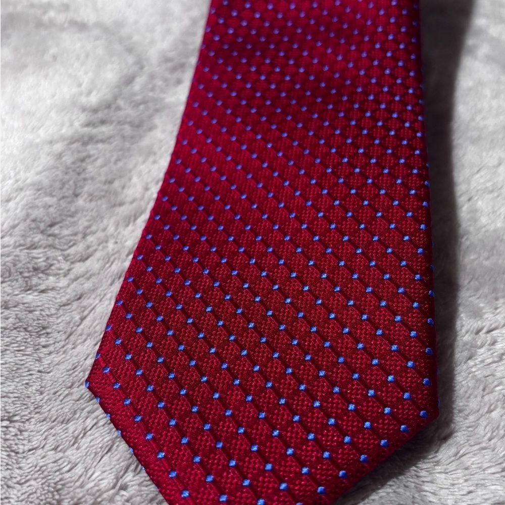 Tommy Hilfiger Red Tie with Blue Accents - Picture 4 of 6